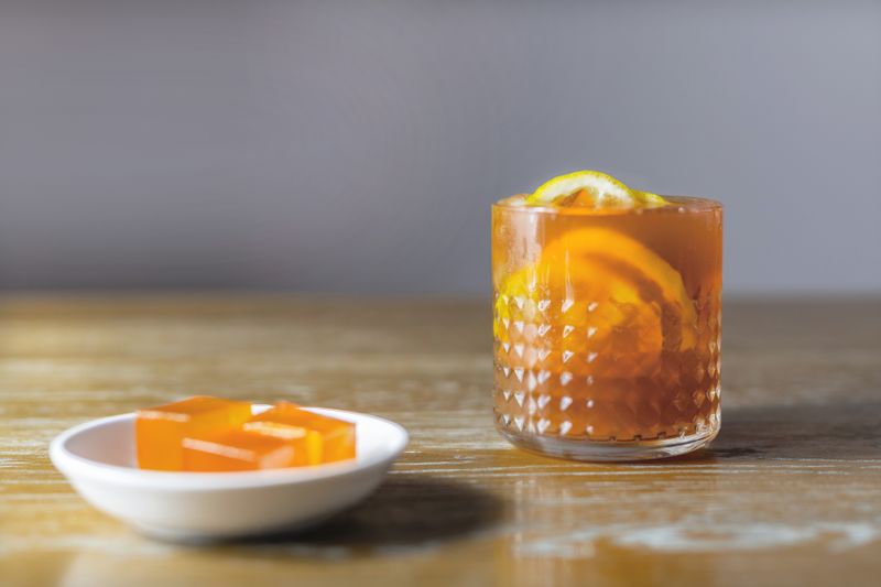 Cold brewed iced tea with lemon